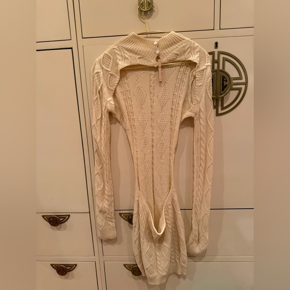 CUT OUT CABLE NET MINI DRESS - Picture 2 of 3